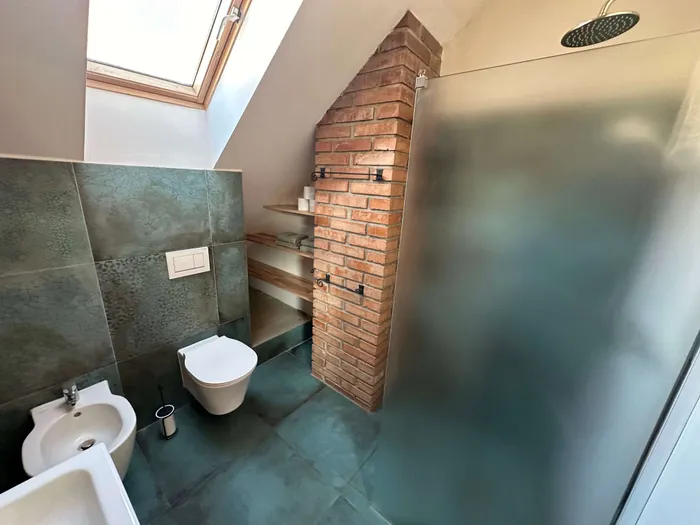 Záchod, sprchový kout
